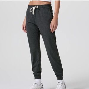 Vuori Women’s Performance Jogger Sweatpants Sz M Charcoal Gray *flaw